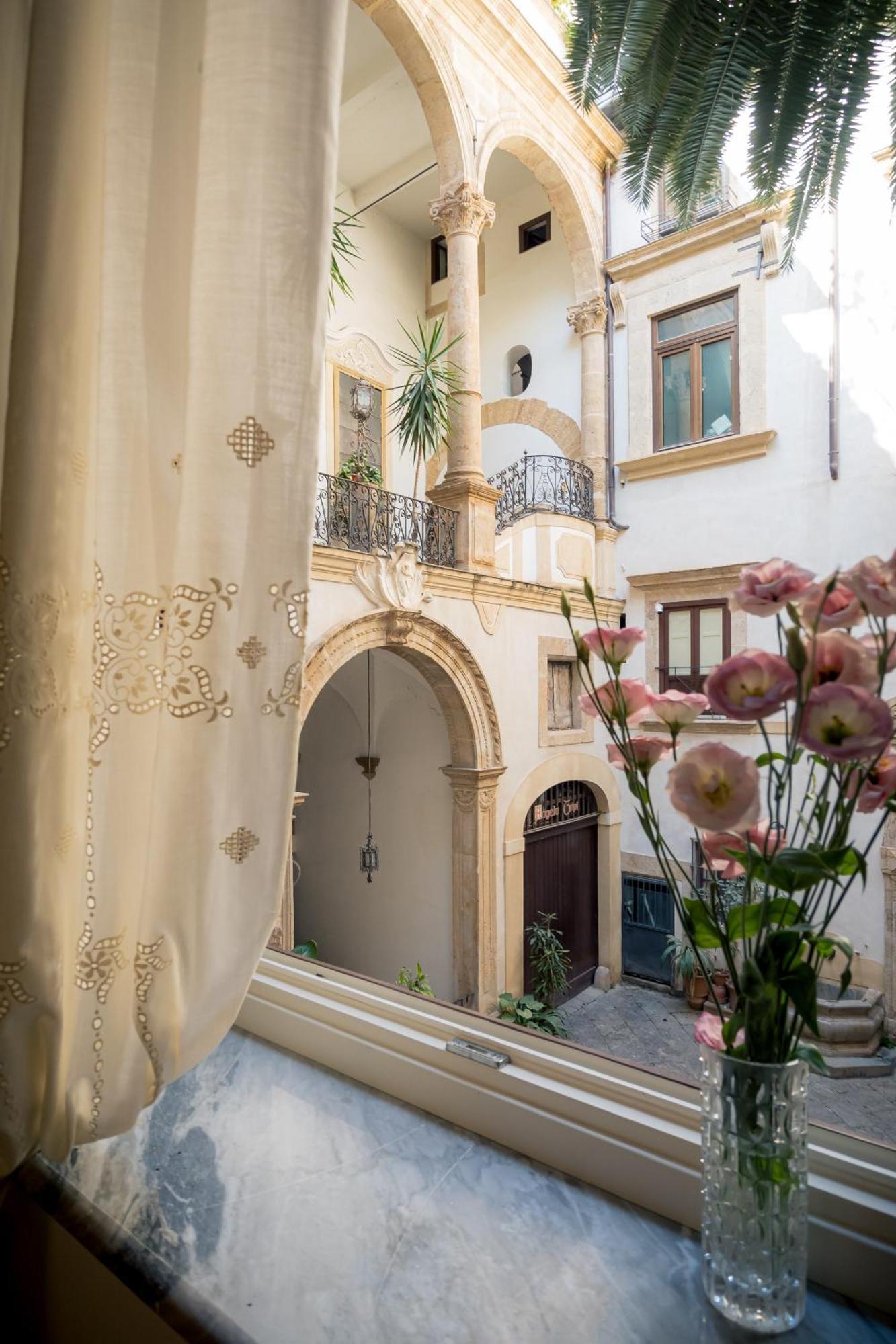 Apartment Palazzo Santa Ninfa - Luxury Mansion *