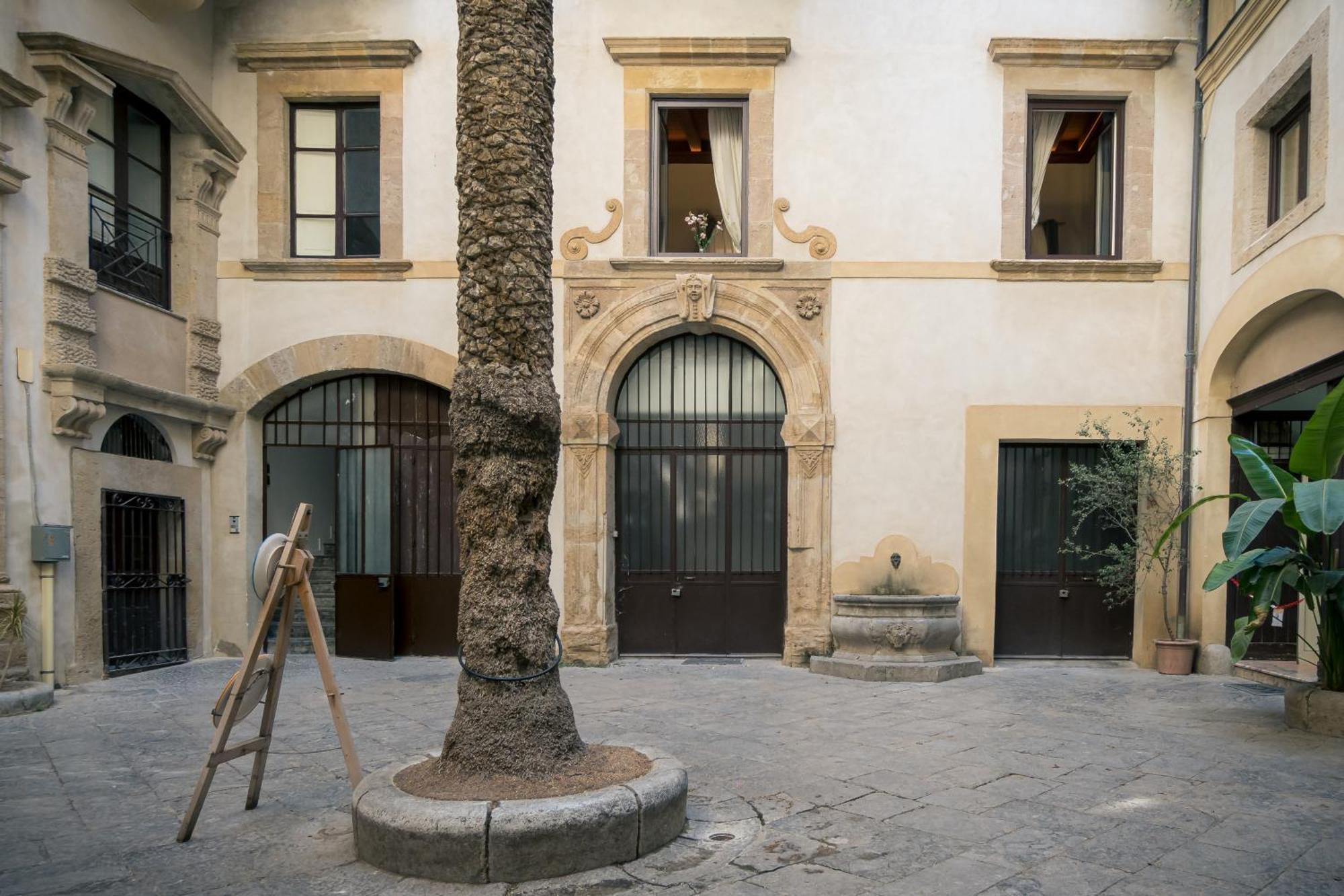 Apartment Palazzo Santa Ninfa - Luxury Mansion *