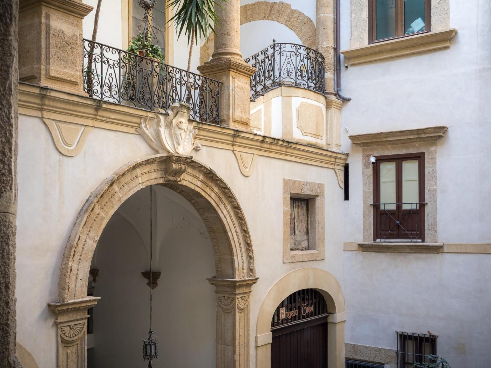 Apartment Palazzo Santa Ninfa - Luxury Mansion *